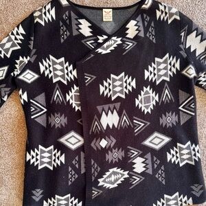 Faded Glory Black and White Geometric Sweatshirt